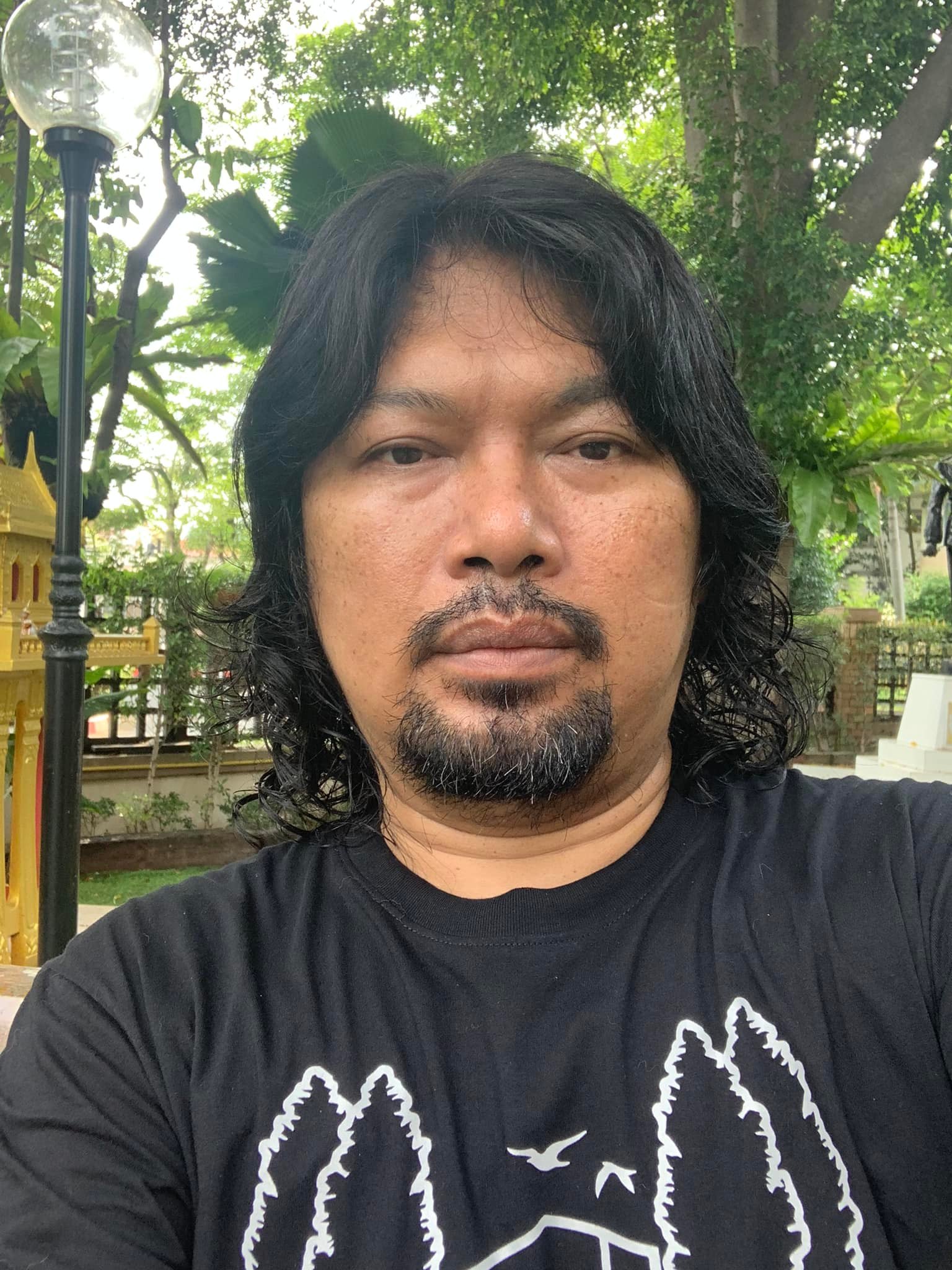 เสก โลโซ ฝากข้อความถึง หงส์ ชาวเน็ตแห่ตั้งคำถามเพียบ!!