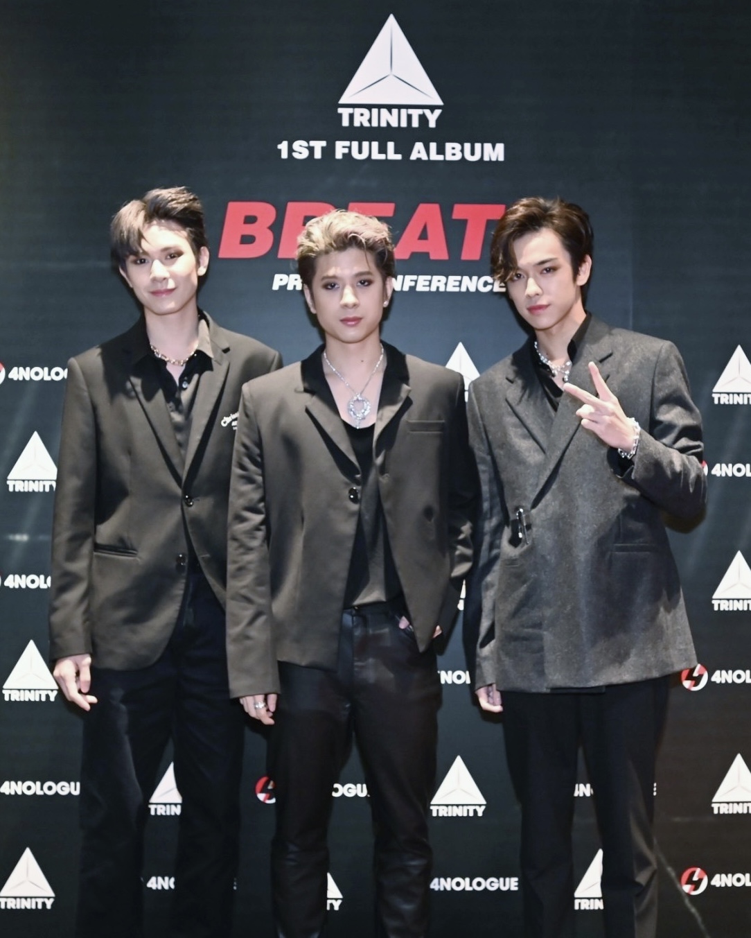 เปิดอัลบั้มสุดอลังการ TRINITY เล่นใหญ่ จุดพลุกลางแม่น้ำเจ้าพระยากว่าพันนัด