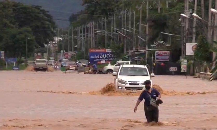 น้ำท่วมหล่มสักยังหนัก! มวลน้ำเทือกเขาสมทบอีกระลอกหนักสุดในรอบ 15 ปี น้ำท่วมหล่มสักยังหนัก! มวลน้ำเทือกเขาสมทบอีกระลอกหนักสุดในรอบ 15 ปี