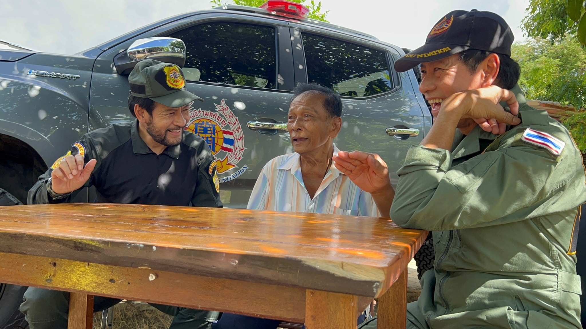 บิณฑ์-ไทด์ รุดช่วย โฆษิต นพคุณ นักร้องดังในอดีต หลายโรครุมเร้า พิษโควิดทำไร้งานถึง 3 ปี