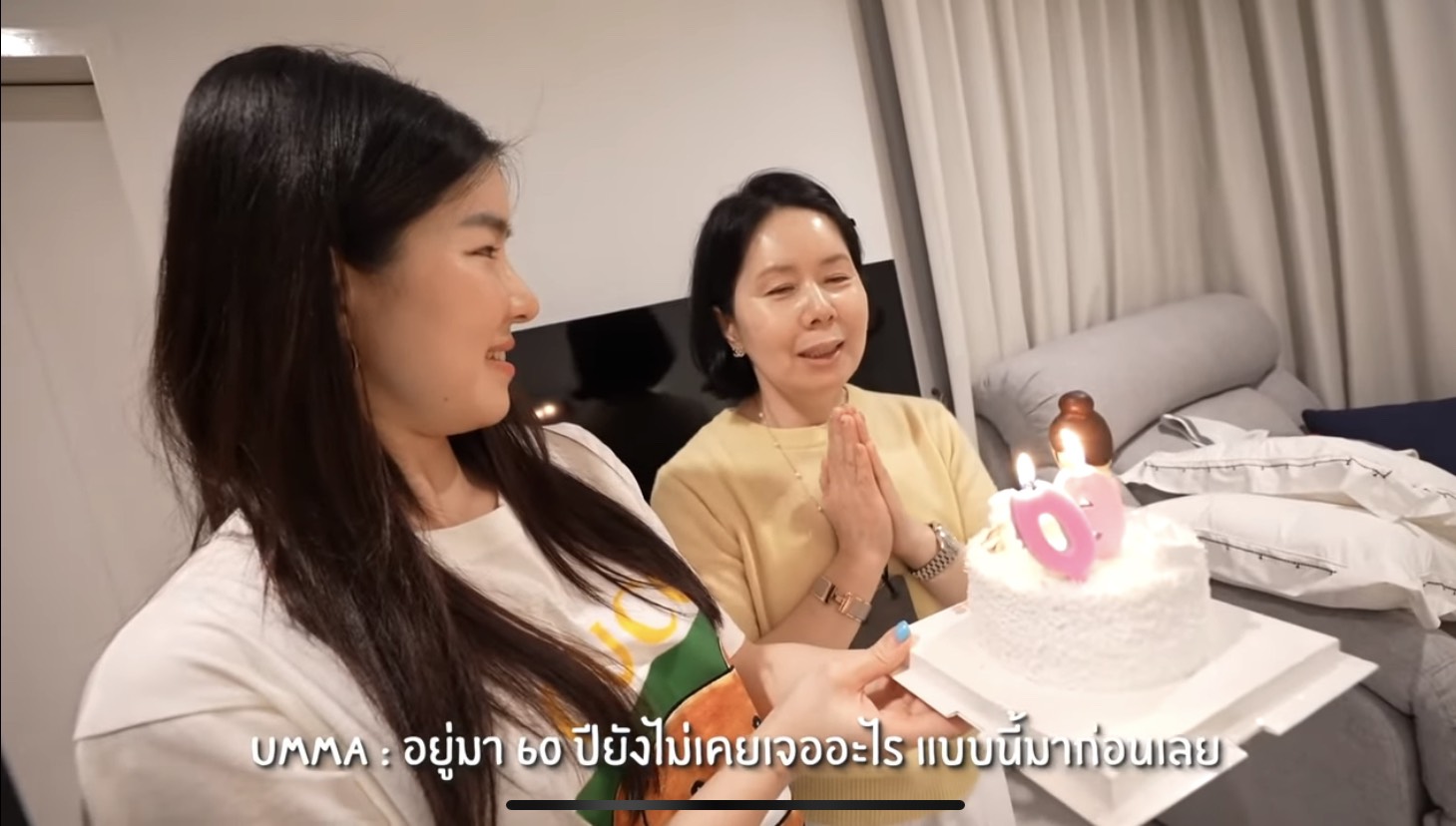 จัดเซอร์ไพรส์หนัก ฮั่น-จียอน ทุ่มเงินหลายปึก! เบิร์ดเดย์แม่นักร้องสาว ถึงกับกลั่นน้ำตาไม่อยู่ จัดเซอร์ไพรส์หนัก ฮั่น-จียอน ทุ่มเงินหลายปึก! เบิร์ดเดย์แม่นักร้องสาว ถึงกับกลั่นน้ำตาไม่อยู่