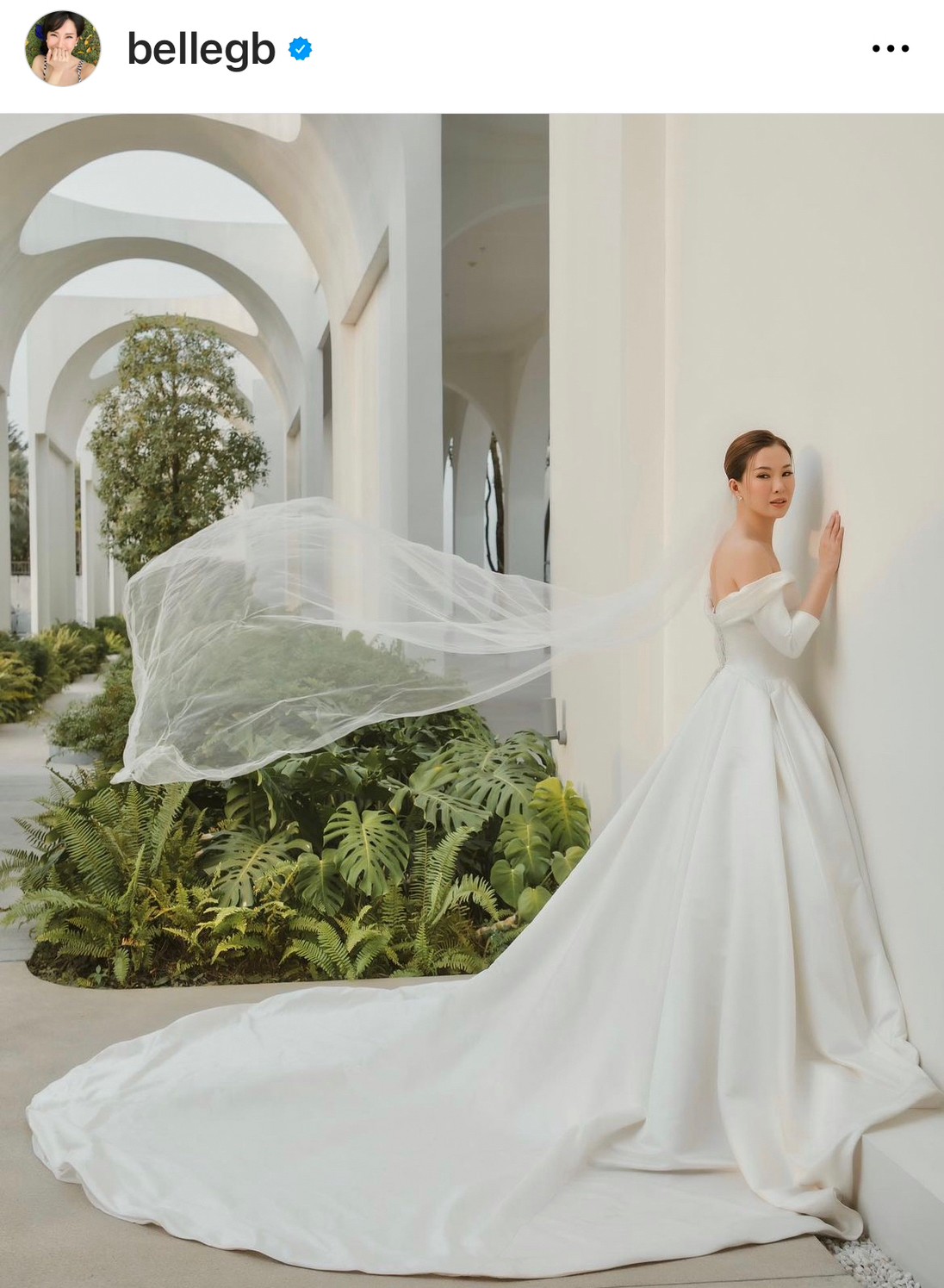 เบลล์ มนัญญา ควงแฟนหนุ่มนอกวงการ เข้าพิธีวิวาห์สุดชื่นมื่น 