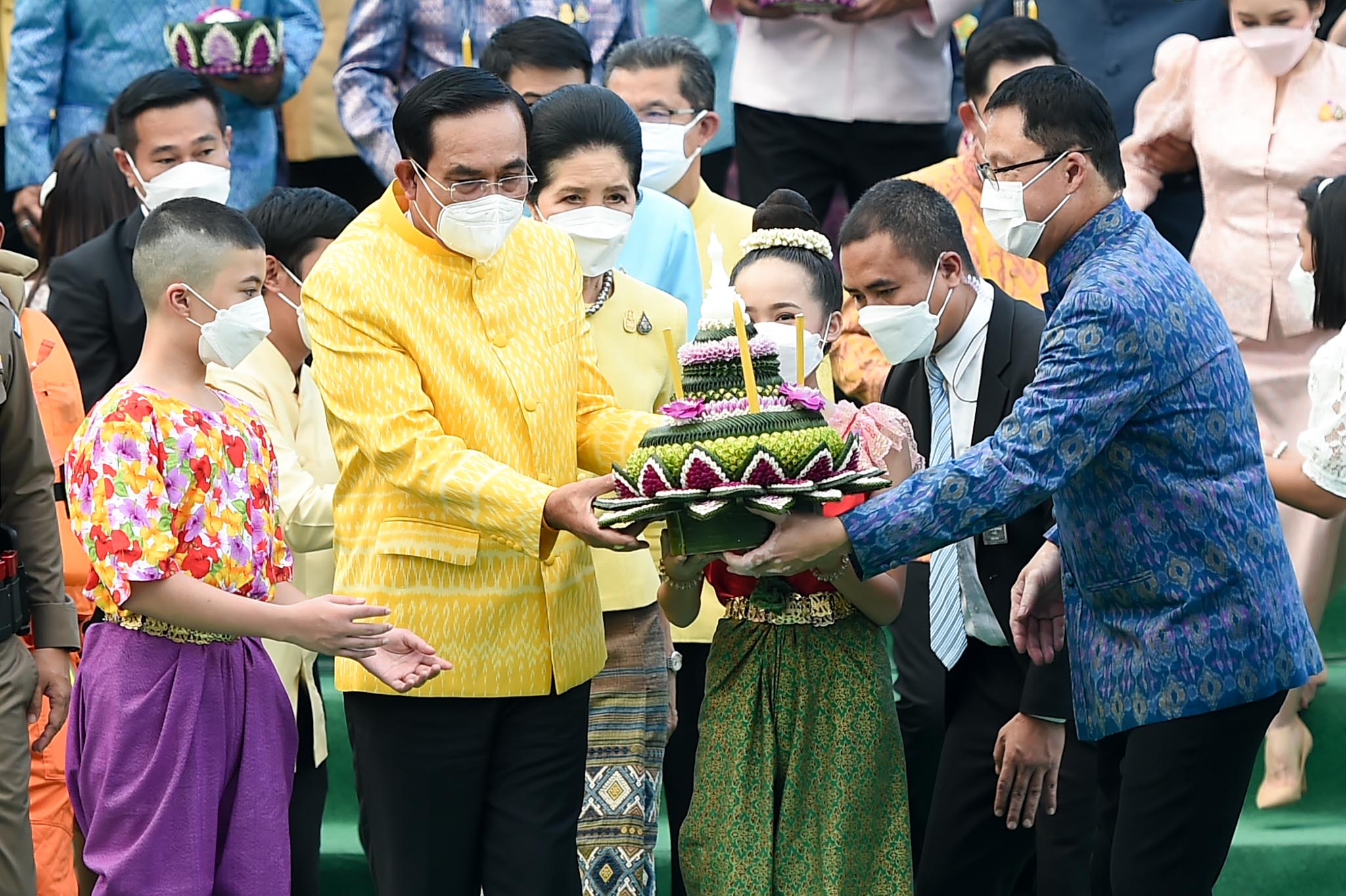 เปิดภาพนายกฯลอยกระทงปี 2564  อธิษฐานขอให้บ้านเมืองสงบสุข 