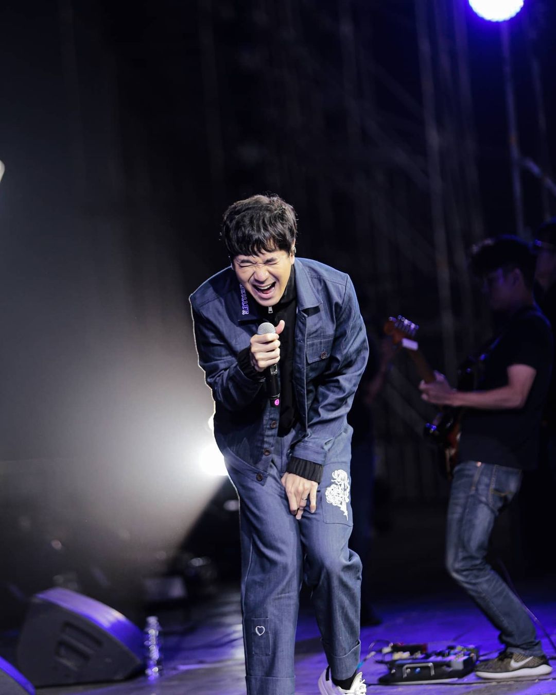 ชาวเน็ตขุดภาพ!!  แสตมป์ เล่นคอนเสิร์ต ก่อนติดเชื้อโควิด