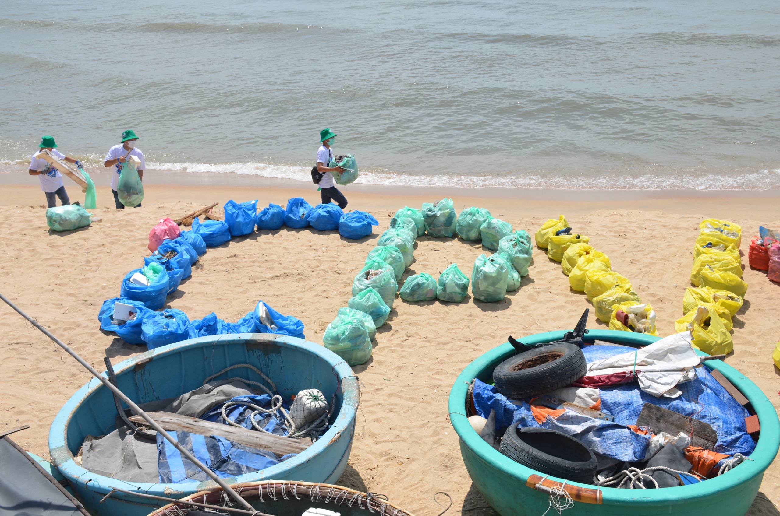 ซี.พี.เวียดนาม รวมพลังเก็บขยะ คืนความสะอาดให้ชายหาดจังหวัดบาเรีย-วุ่งเต่า