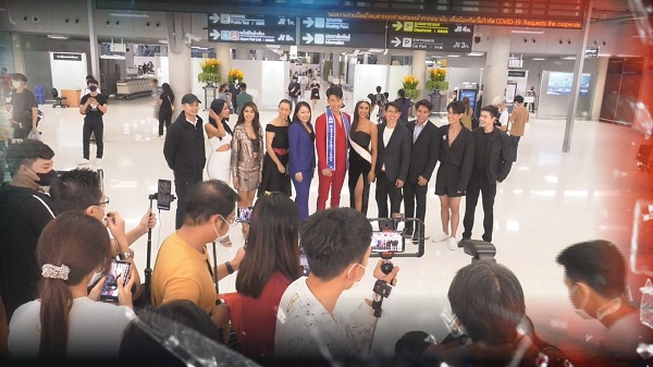 “พิ้งกี้ - แพรว” เคลียร์ดราม่าเมินใส่แฟนคลับ  (มีคลิป)