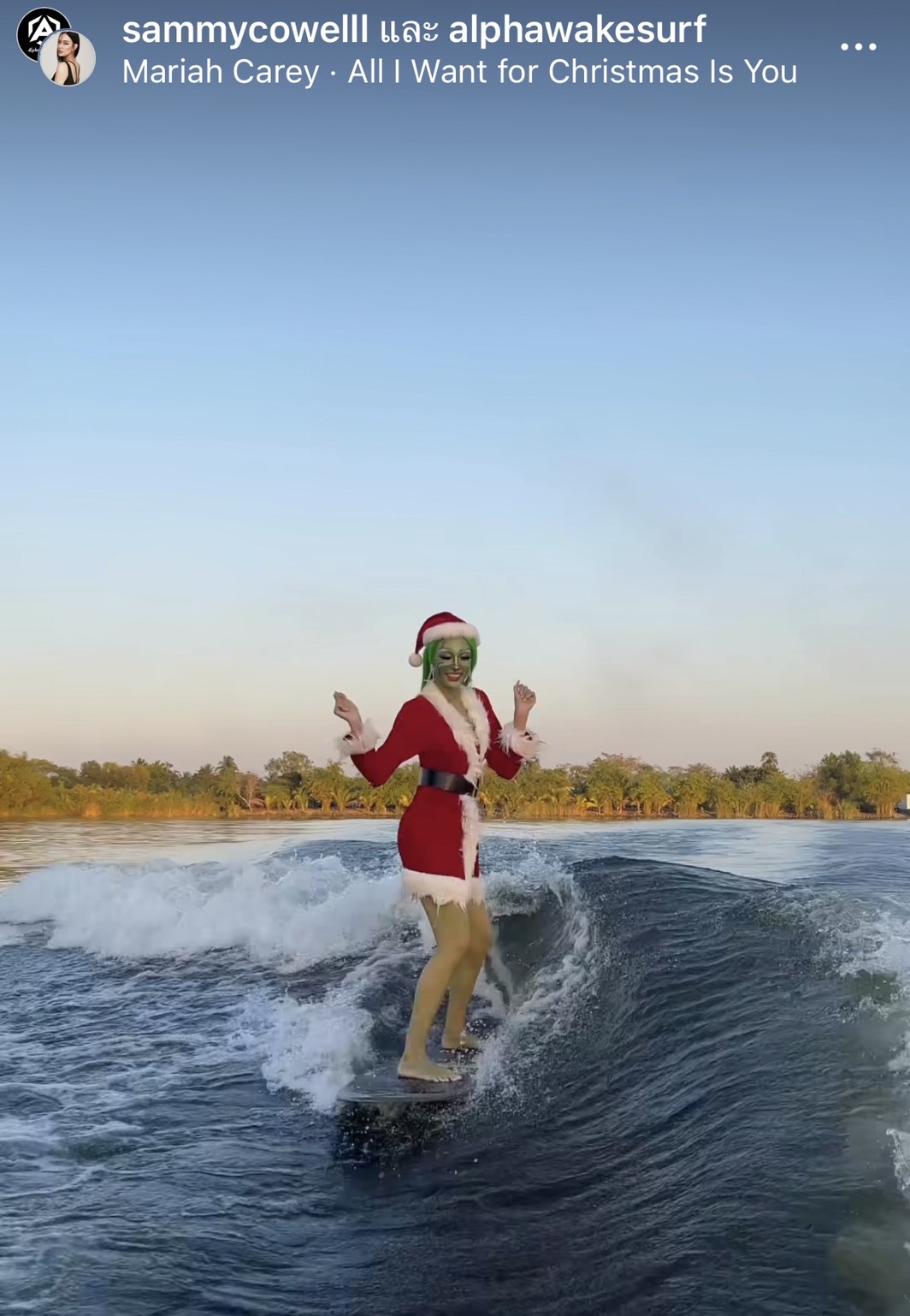 แซมมี่ - เกรซ จัดชุดซานตี้พร้อมโชว์ลีลาเด็ดบนเซิร์ฟบอร์ด 