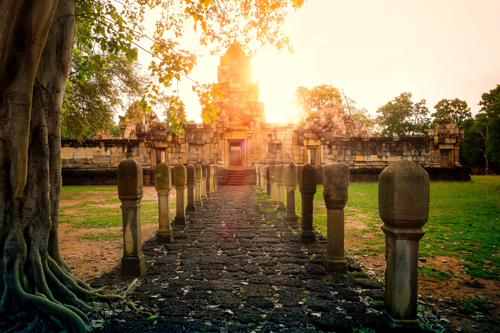 7 ที่เที่ยวสระแก้ว 2565 แผ่นดินเบื้องบูรพา ย่านการค้าไทย-เขมร