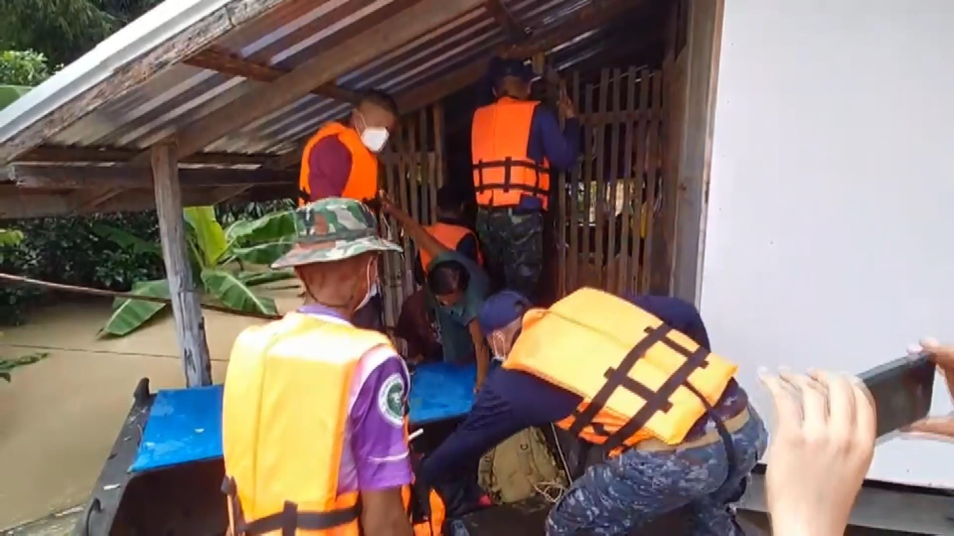 สถานการณ์น้ำท่วมอุทัยธานี ยังหนัก-ทหาร ฝ่ายปกครอง เร่งช่วยผู้ประสบภัย