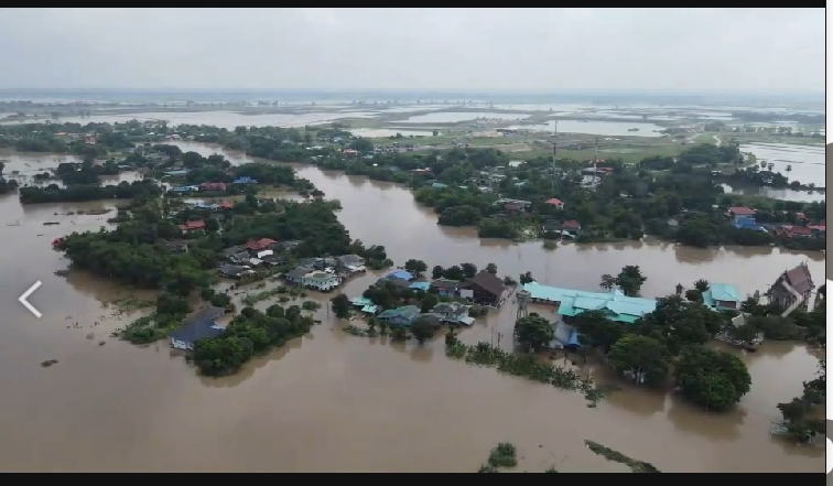 สถานการณ์น้ำท่วมอยุธยา ทุ่งบางบาลท่วมหนัก-ทหารเร่งเข้าช่วยเหลือ