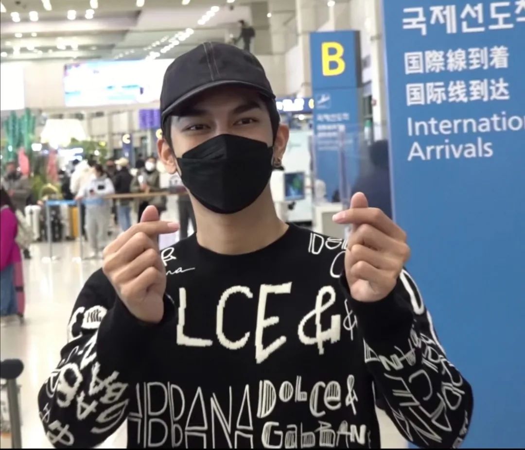 มิว ศุภศิษฏ์ เดินทางจัดแฟนมีตติ้งที่เกาหลี แฟนคลับต้อนรับล้นสนามบิน