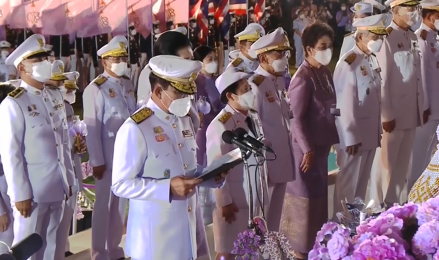 นายกฯ นำจุดเทียนถวายพระพรชัยมงคล วันเฉลิมพระชนมพรรษา สมเด็จพระนางเจ้าฯ พระบรมราชินี