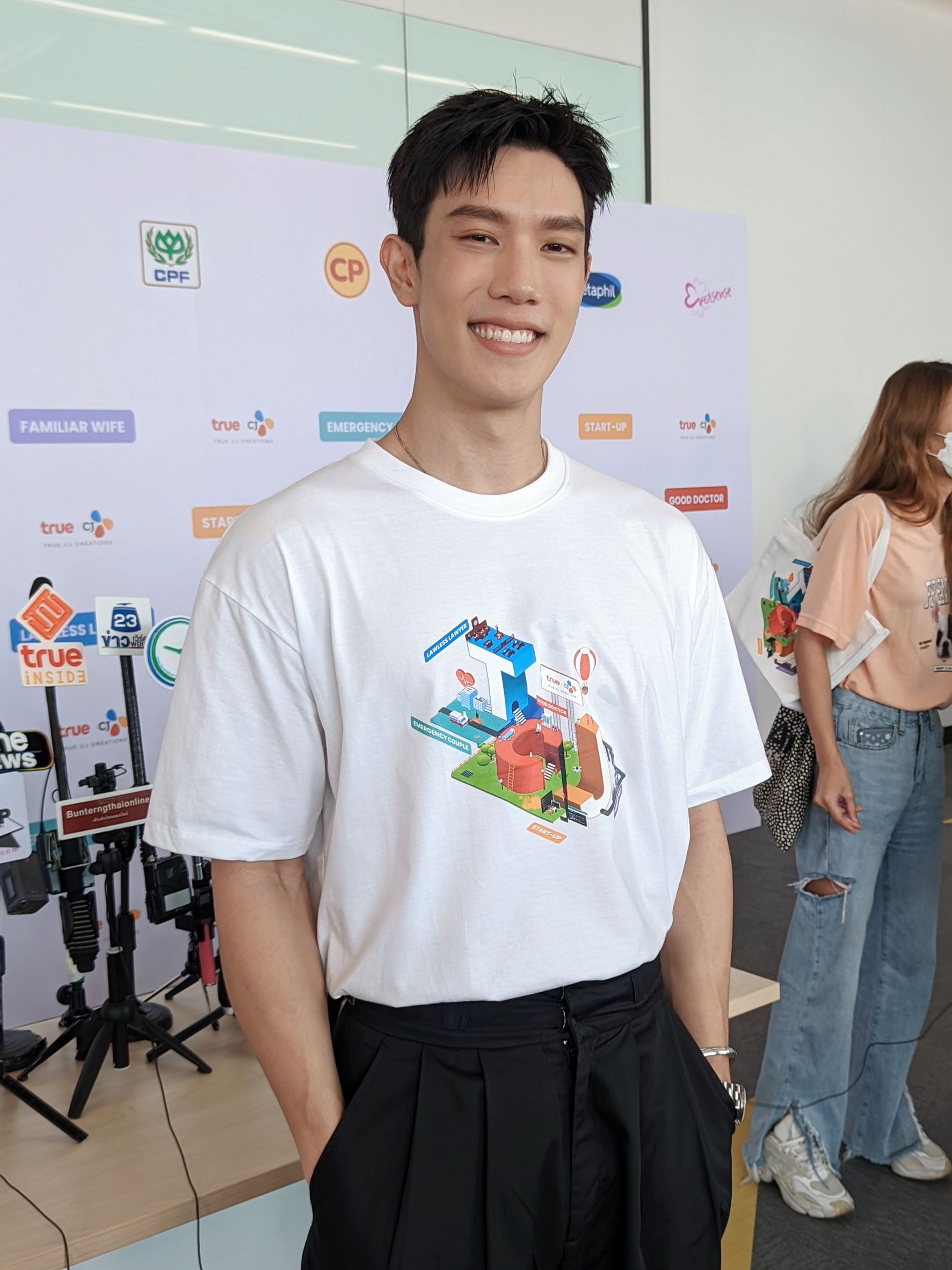 เกรท สพล แฮปปี้เซ็นสัญญาต้นสังกัดใหม่ ถามแฟนๆ แก่เกินจะเล่นซีรีส์วายหรือยัง?