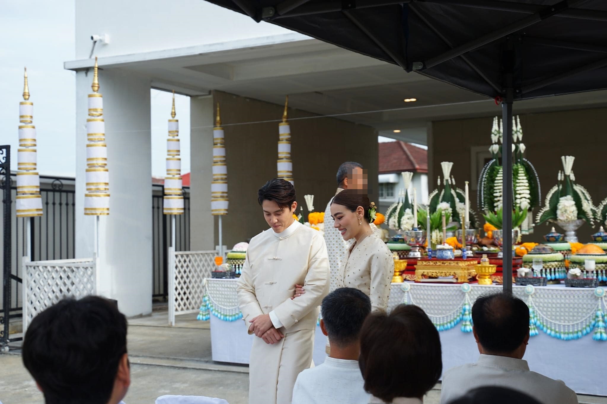 วันดี! หมาก-คิม เข้าพิธีหมั้น ผูกข้อมือตามแบบพิธีของชาวเหนือ