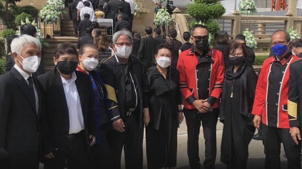 พิธีฌาปนกิจ เสนาโค้ก “สมชาย เปรมประภาพงษ์” (มีคลิป) พิธีฌาปนกิจ เสนาโค้ก “สมชาย เปรมประภาพงษ์” (มีคลิป)