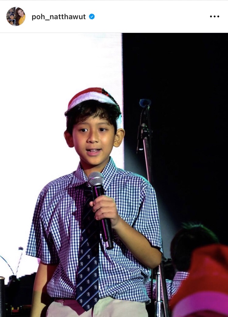 ป๋อ-เอ๋ ซึ้งจนน้ำตาแตก เมื่อลูกชายขึ้นร้องเพลงบนเวทีโรงเรียน 