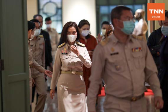 สักการะสิ่งศักดิ์สิทธิ์ก่อนเข้าทำงานวันแรก สักการะสิ่งศักดิ์สิทธิ์ก่อนเข้าทำงานวันแรก