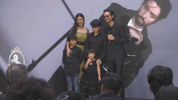 “ฮาน่า-ฮิวโก้” เปิดใจเส้นทางรัก 12 ปี ยังหอมหวานไม่เปลี่ยนแปลง (มีคลิป) “ฮาน่า-ฮิวโก้” เปิดใจเส้นทางรัก 12 ปี ยังหอมหวานไม่เปลี่ยนแปลง (มีคลิป)