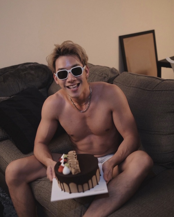 “ตุลย์ ภากร” อวดภาพสยิวฉลองวันเกิดวัย 30 ปี (มีคลิป)