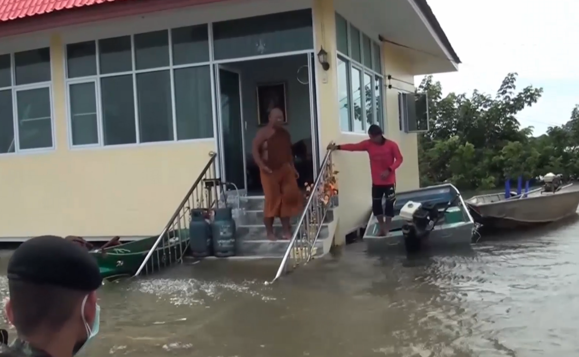 อุบลฯน้ำท่วม สูงถึงบ้านชั้น 2 จมบาดาล 19 อำเภอ อพยพกว่า 2 หมื่นราย อุบลฯน้ำท่วม สูงถึงบ้านชั้น 2 จมบาดาล 19 อำเภอ อพยพกว่า 2 หมื่นราย