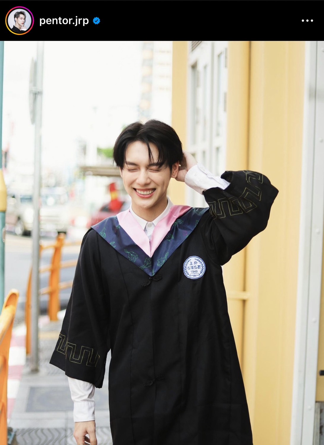 แฟนคลับแห่ยินดี เป็นต่อ จีรภัทร เรียนจบมหาวิทยาลัยชื่อดังของจีนแล้ว พร้อมคว้า 2 รางวัลเรียนดีมาชื่นชม 