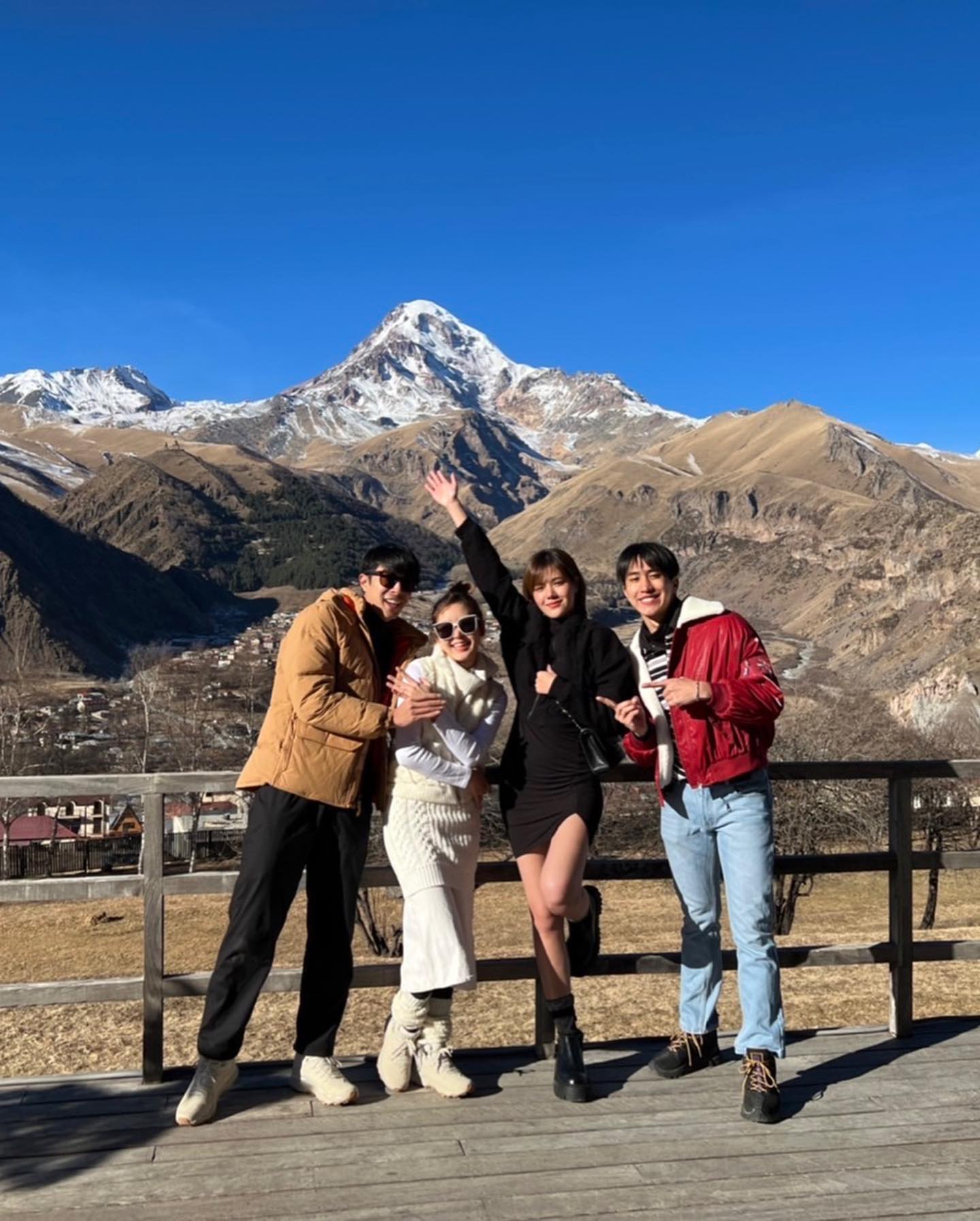 ของขวัญครบรอบ 10 ปี! ไต้ฝุ่น คุกเข่าขอแฟนสาวแต่งงาน 