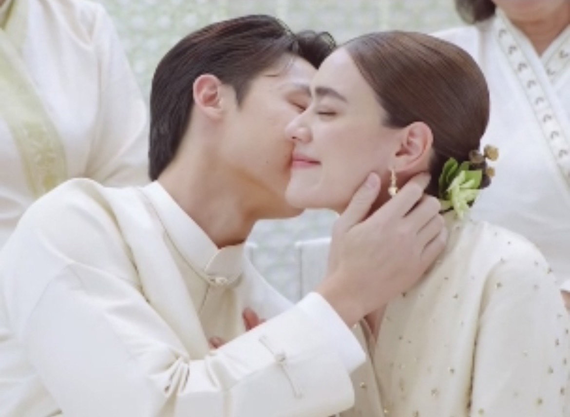 เปิดโมเมนต์พิธีหมั้นสุดอบอุ่น ว่าที่บ่าวสาว หมาก-คิม 