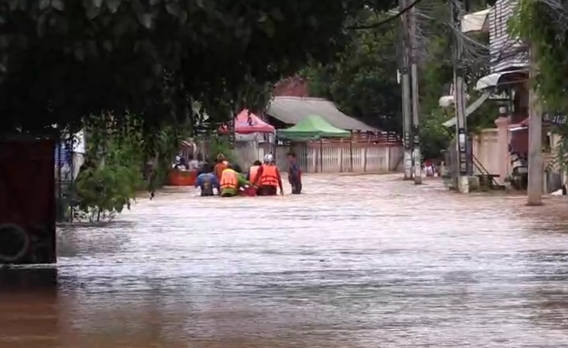 น้ำท่วมหล่มสักยังหนัก! มวลน้ำเทือกเขาสมทบอีกระลอกหนักสุดในรอบ 15 ปี น้ำท่วมหล่มสักยังหนัก! มวลน้ำเทือกเขาสมทบอีกระลอกหนักสุดในรอบ 15 ปี