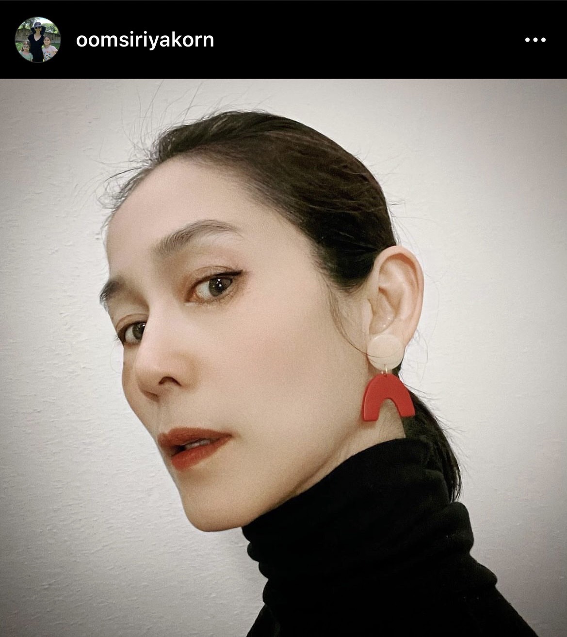 ฟาดเคราะห์ท้ายปี อุ้ม สิริยากร โดนพายุถล่มต้นไม้ทับโรงรถที่บ้านพัง!