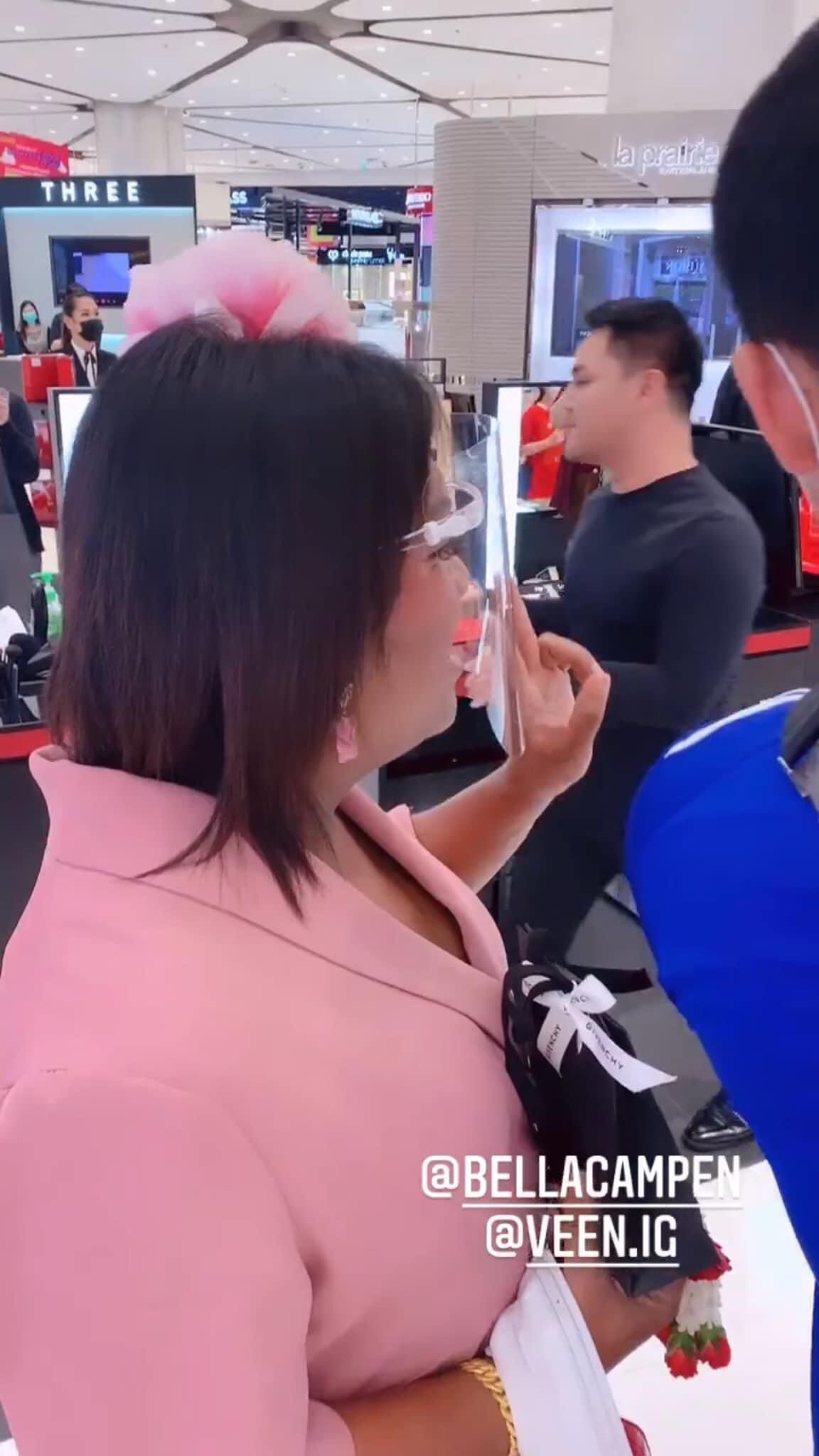 ห้างแตก! หลัง พระมหาเทวีเจ้าแห่งเมืองทิพย์ ไปเดินช้อปปิ้ง ห้างแตก! หลัง พระมหาเทวีเจ้าแห่งเมืองทิพย์ ไปเดินช้อปปิ้ง