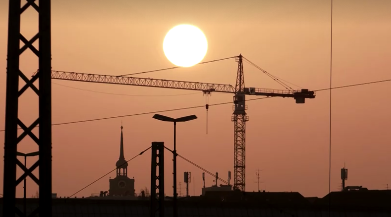 ทรายจากซาฮาราอาบท้องฟ้าเป็นสีชมพูและส้มในเยอรมนี ทรายจากซาฮาราอาบท้องฟ้าเป็นสีชมพูและส้มในเยอรมนี