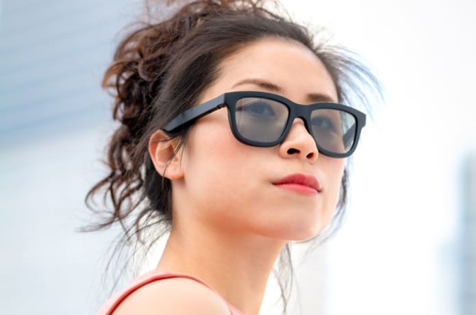 แว่นกันแดดอัจฉริยะ เปลี่ยนสีเลนส์ด้วยมือถือ แว่นกันแดดอัจฉริยะ เปลี่ยนสีเลนส์ด้วยมือถือ