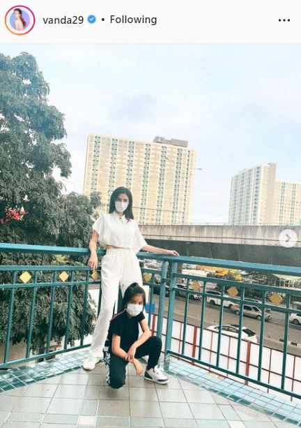 โบว์ แวนด้า เผยลูกสาวทำงานเก่งไม่แพ้พ่อ ด้านคุณแม่ อาการดีขึ้นเเล้วหลังล้มหัวฟาดพื้น