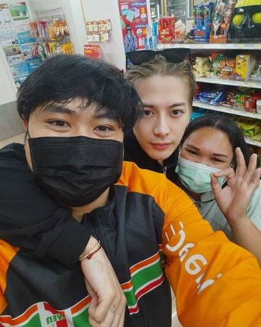 แฟนคลับชื่นชมความเป็นกันเองของ แจ็คสัน หวัง (มีคลิป) แฟนคลับชื่นชมความเป็นกันเองของ แจ็คสัน หวัง (มีคลิป)