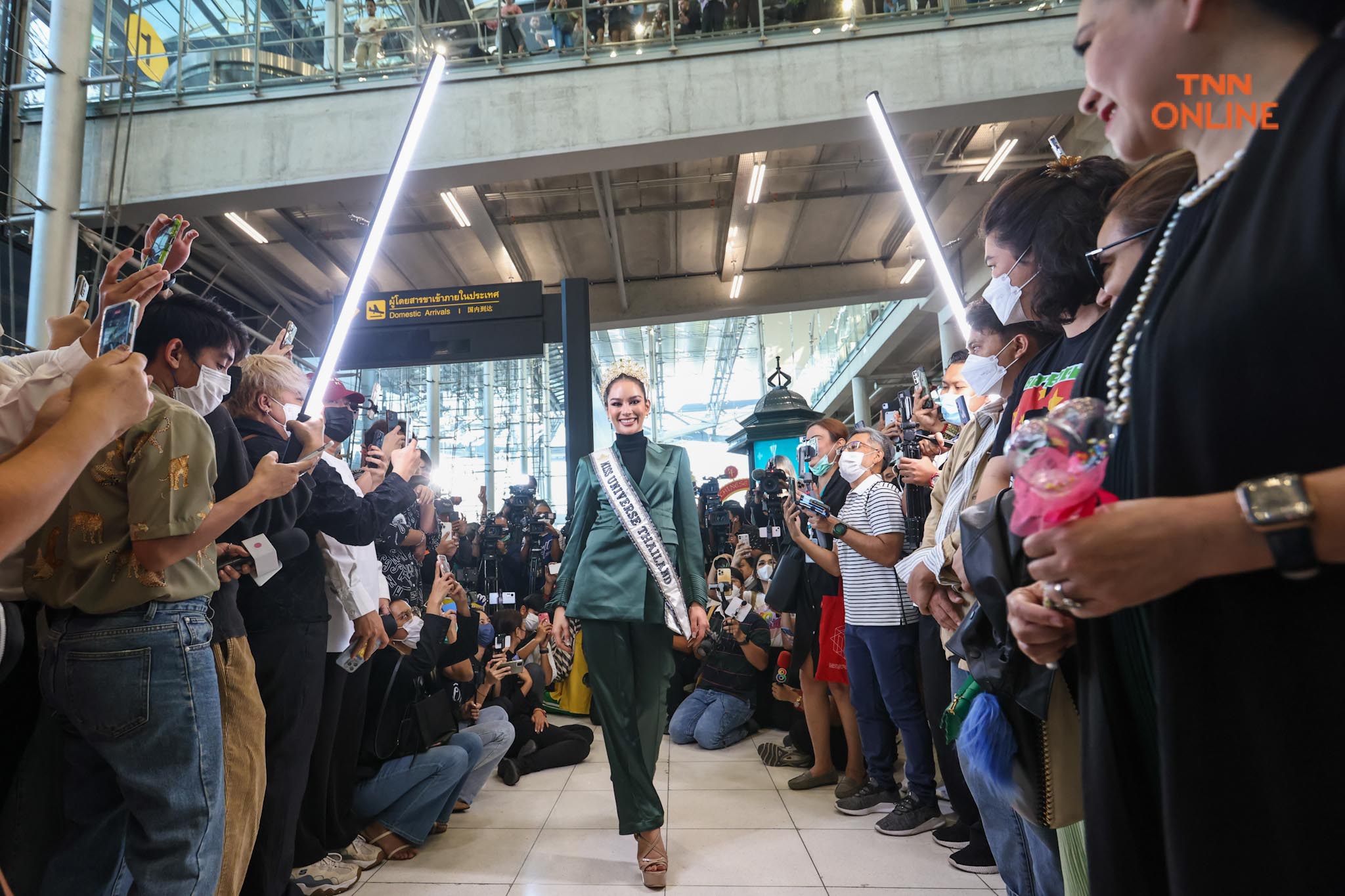 แอนนา เสือ ถึงไทย แฟนคลับแห่ต้อนรับแน่นสุวรรณภูมิ