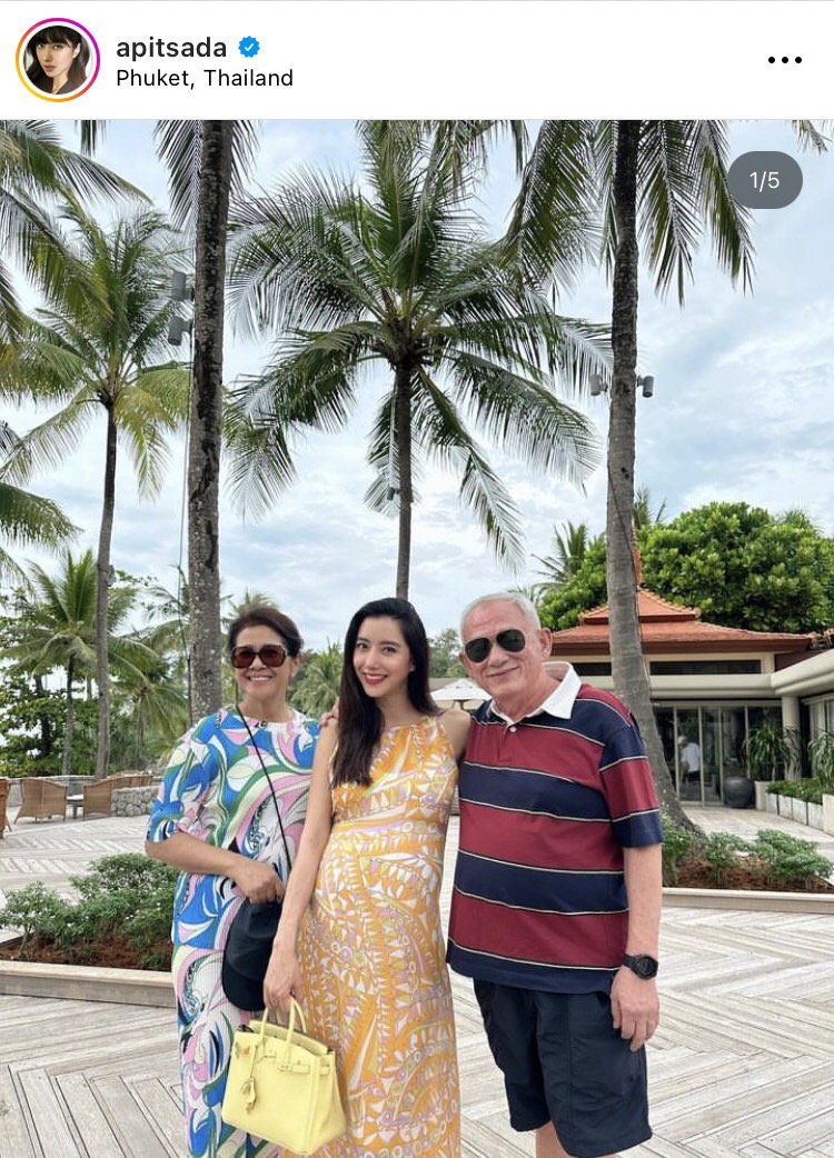 ไอซ์  อภิษฎา โพสต์ภาพตายายมารอดูหน้าหลานก่อนคลอด 