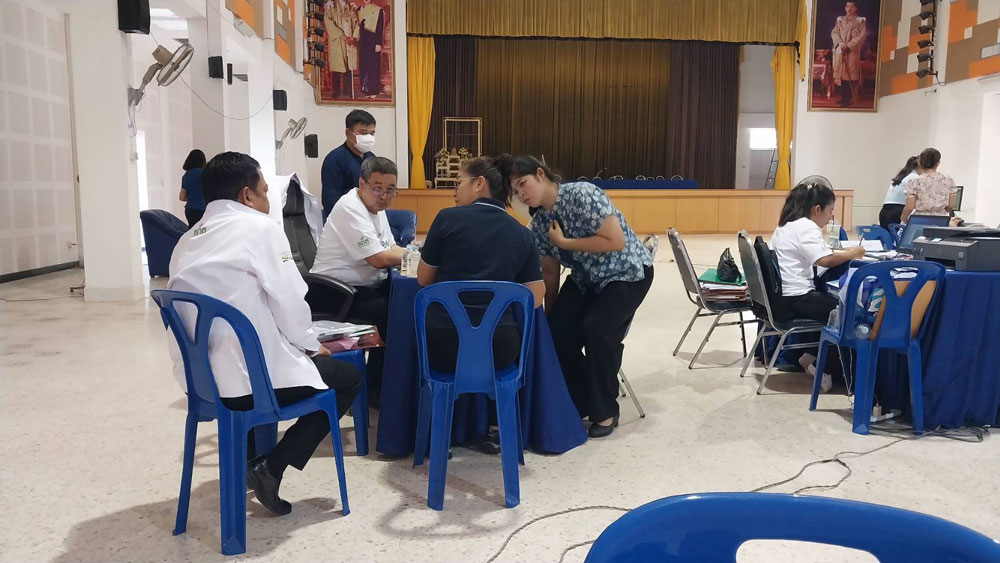 อดีตผู้ว่าฯพิจิตรลงสมัคร สว. กกต.เผยผู้สมัครทั้งจังหวัด 537 คน อดีตผู้ว่าฯพิจิตรลงสมัคร สว. กกต.เผยผู้สมัครทั้งจังหวัด 537 คน