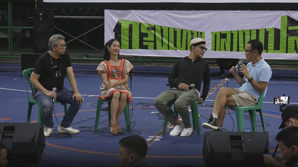 “เป็นเอก รัตนเรือง” พา “ต๊อก – อุ้ม” ย้อนรำลึก “มนต์รักทรานซิสเตอร์” (มีคลิป)  