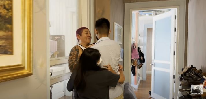 อ้อมกอดที่อบอุ่น ยู่ยี่ อลิสา เผยภาพเพื่อนรัก ป๋าต๊อบ-ปีใหม่ มาหาลูกๆ 