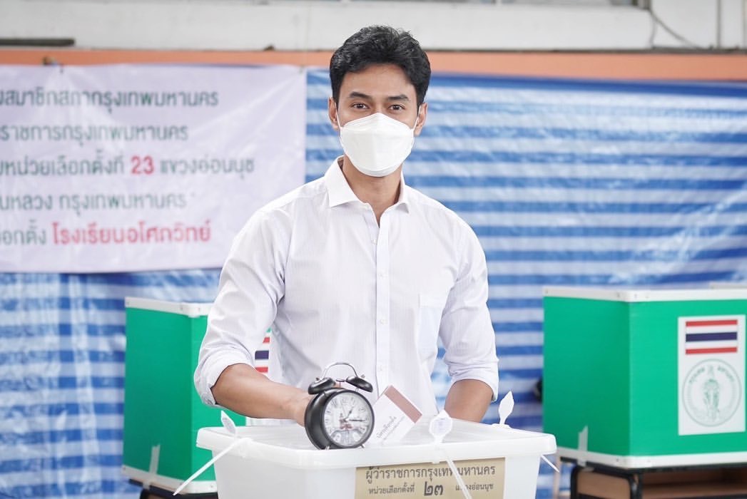 คริส - สิงโต นำทีมเหล่าคนดัง ใช้สิทธิเลือกผู้ว่า กทม. 