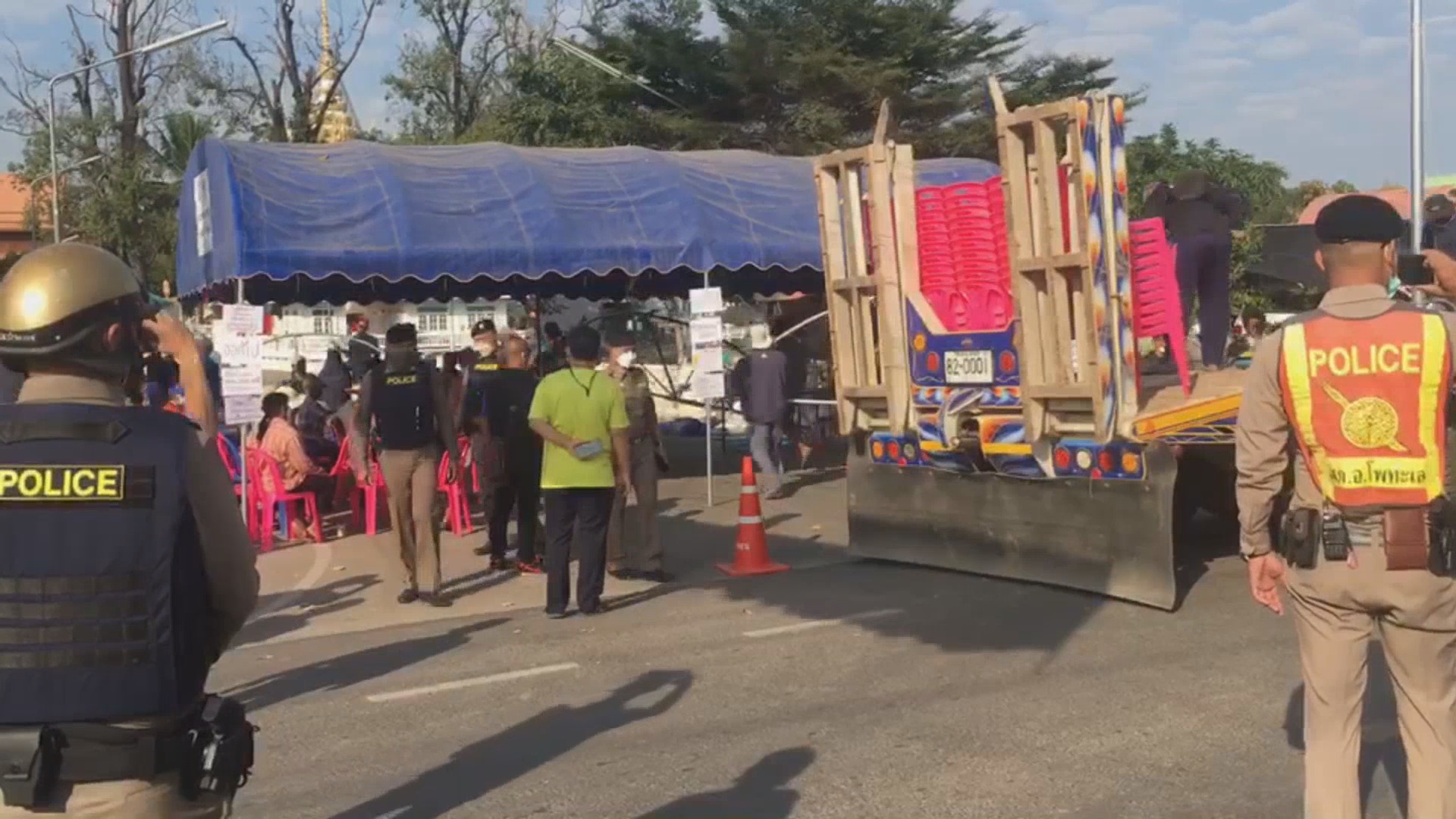 ม็อบปิดวัดบางคลาน-ผู้ว่าพิจิตรสั่งทำผิดดำเนินคดีทันที ม็อบปิดวัดบางคลาน-ผู้ว่าพิจิตรสั่งทำผิดดำเนินคดีทันที