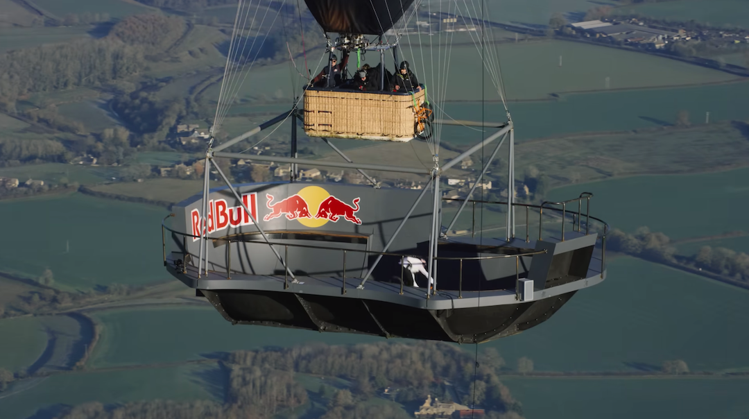 Red Bull ทำลานสเก็ตลอยฟ้า ใช้วัสดุเดียวกับรถ Formula 1