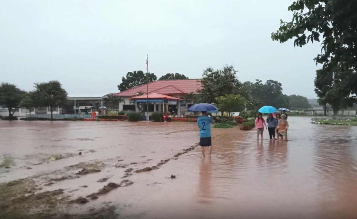 น้ำป่าทะลักแม่ฮ่องสอน ชาวบ้านขุนยวมขาดแคลนอาหาร-น้ำดื่ม น้ำป่าทะลักแม่ฮ่องสอน ชาวบ้านขุนยวมขาดแคลนอาหาร-น้ำดื่ม