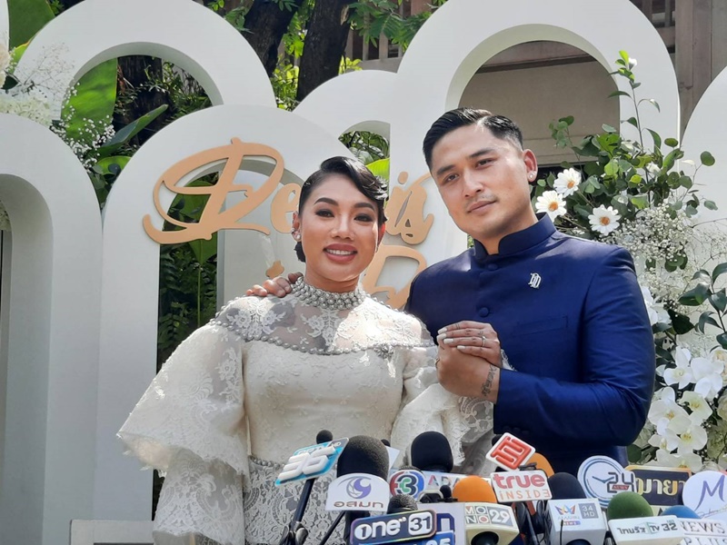 ดา เอ็นโดรฟิน - เดนนิส เข้าพิธีหมั้นสุดอบอุ่น แพลนมีลูกเลย!!