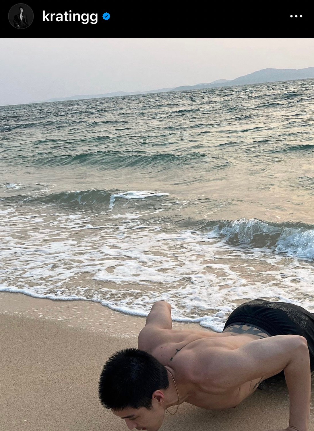 ทะเลไฟลุก!! กระทิง อวดหุ่นเฟิร์มริมชายหาด ทำชาวเน็ตแห่คอมเมนต์รัวๆ