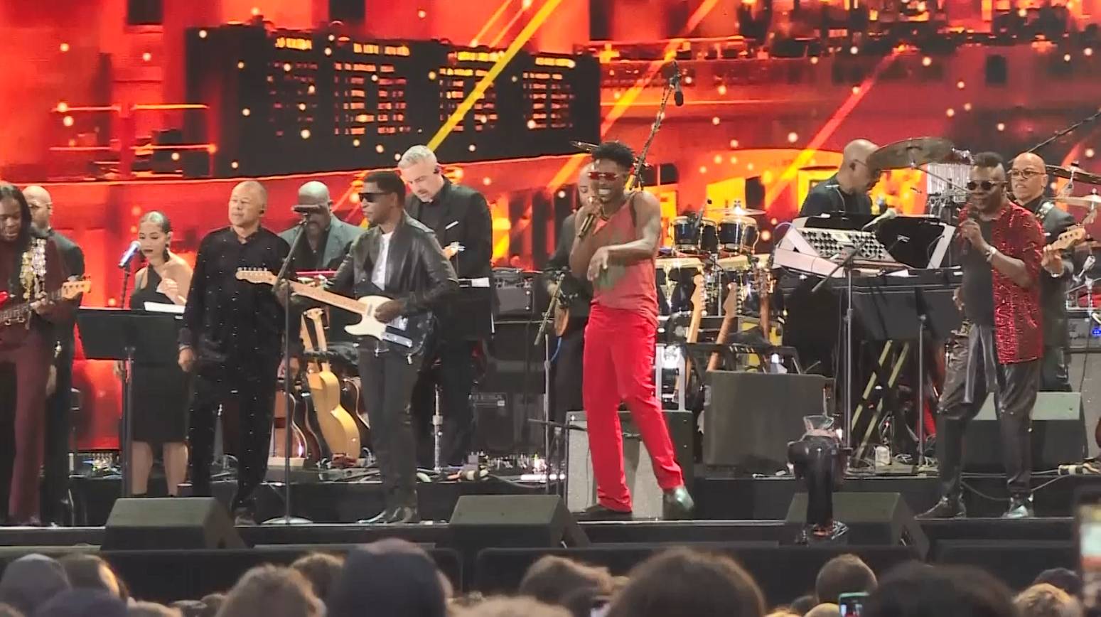 พายุเฮอริเคนเฮนรี่พ่นพิษใส่งาน We Love NYC: The Homecoming Concert พายุเฮอริเคนเฮนรี่พ่นพิษใส่งาน We Love NYC: The Homecoming Concert