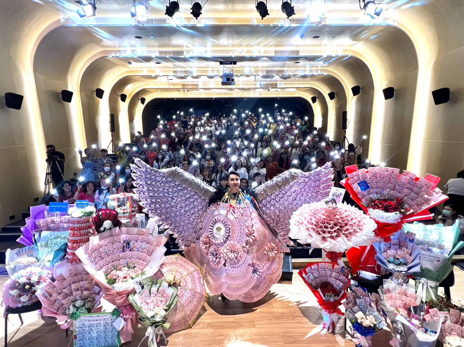 ตรี ชัยณรงค์ จัดแฟนมีตฉลองวันเกิด แฟนคลับเซอร์ไพรส์ชุดใหญ่ มาลัยหลักล้าน!! 