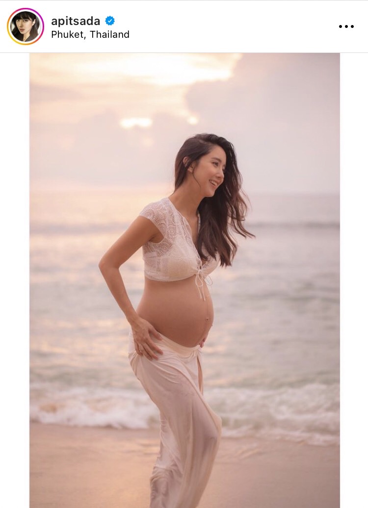 ไอซ์  อภิษฎา โพสต์ภาพตายายมารอดูหน้าหลานก่อนคลอด 