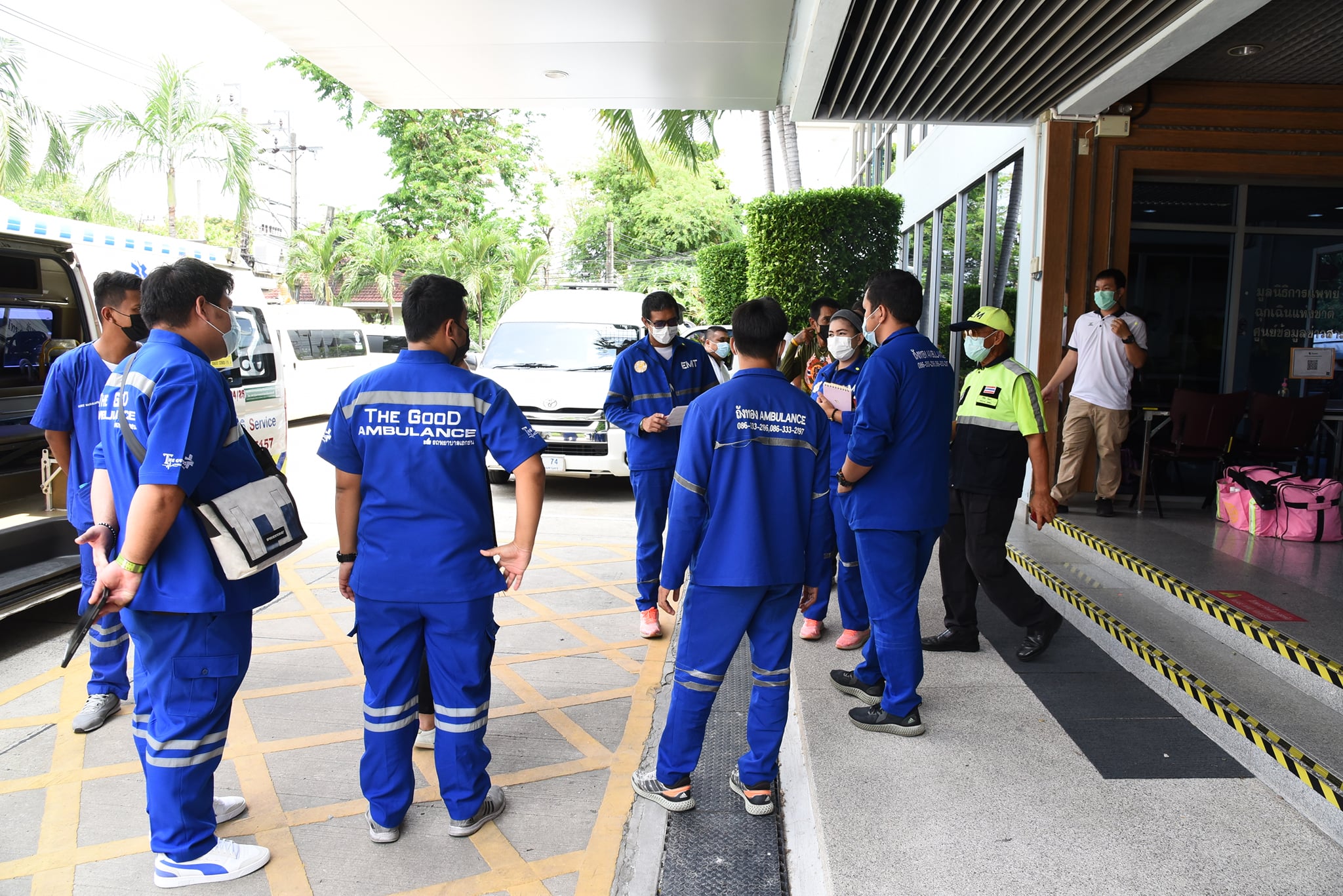 ผู้ช่วยโฆษก สพฉ.วอนคนดัง หยุดโทรจี้จนท.หลังอาสาประสานหาเตียงโควิด ผู้ช่วยโฆษก สพฉ.วอนคนดัง หยุดโทรจี้จนท.หลังอาสาประสานหาเตียงโควิด