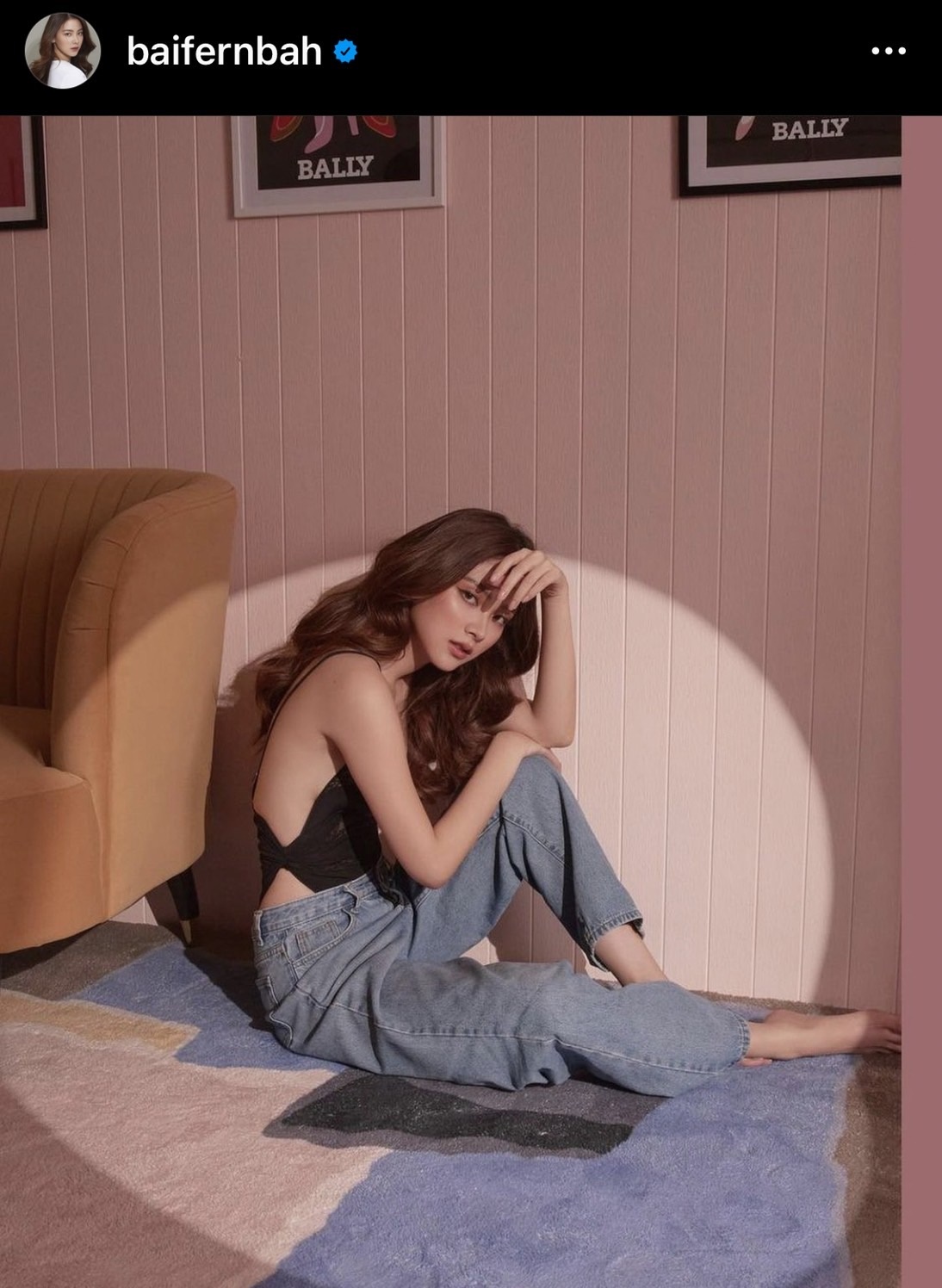 มาร์ช หอบดอกไม้มอบให้ ใบเฟิร์น กลางดึกเป็นของขวัญวันเกิด มาร์ช หอบดอกไม้มอบให้ ใบเฟิร์น กลางดึกเป็นของขวัญวันเกิด